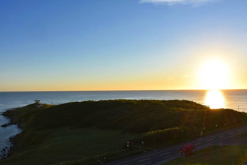 雄武町の「ホテル日の出岬」から見る朝日