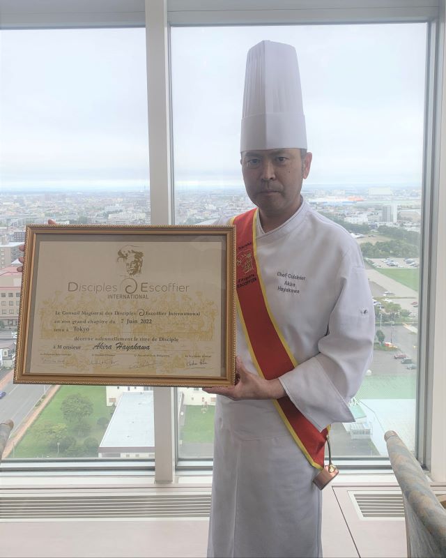 仏料理の名誉称号を授与された早川シェフ