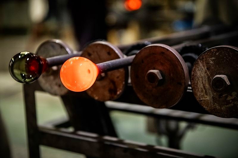 真っ赤なガラスの玉