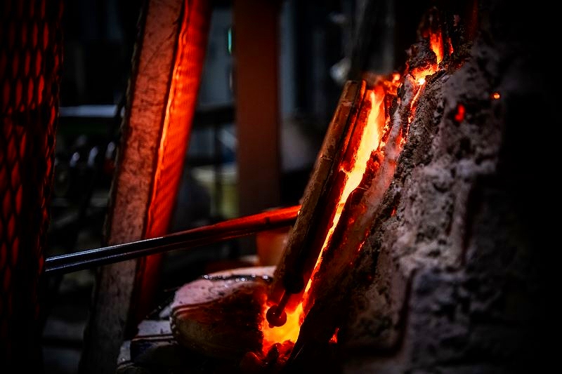 ガラスが溶かされている炉