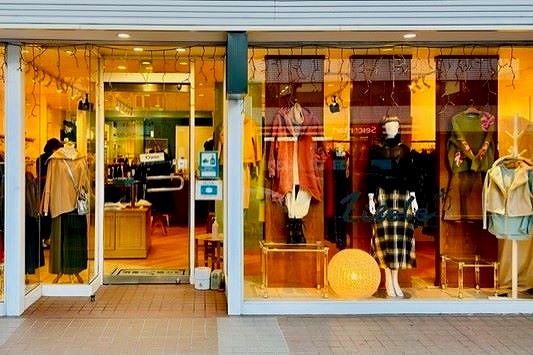 「Zizele LADY's COLLECTION」の店舗外観