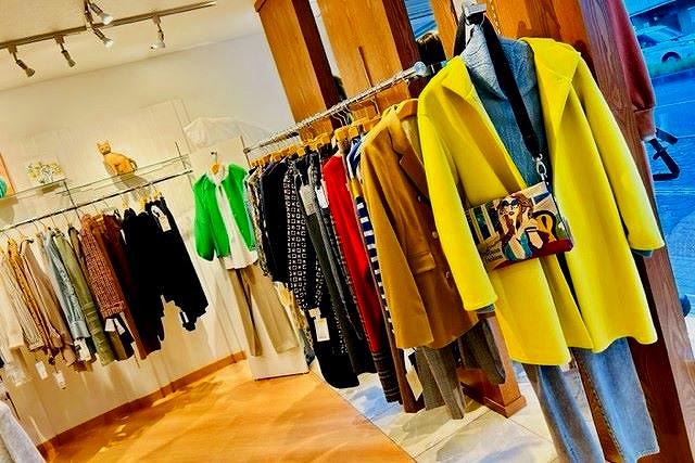 色やデザインにこだわった品が並ぶ「Zizele LADY's COLLECTION」の店内