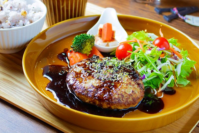 「ＣＡＦＥ　ｉｔｓｕｋａ」のおすすめ「ベリーバルサミコソースのハンバーグ」