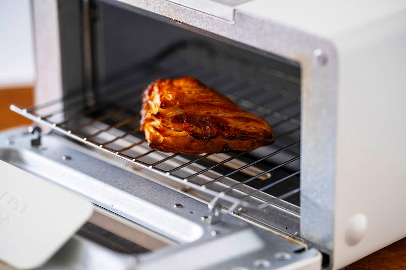 オーブントースターの焼き網にのったパイ