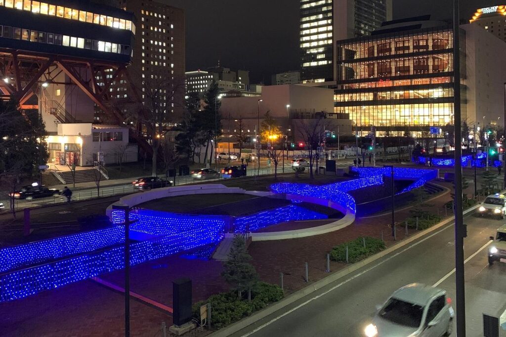 創成川を彩る青色のイルミネーション