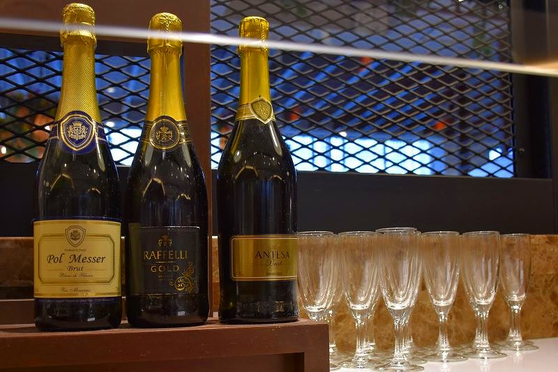 朝食会場に設けられているスパークリングワインのコーナー