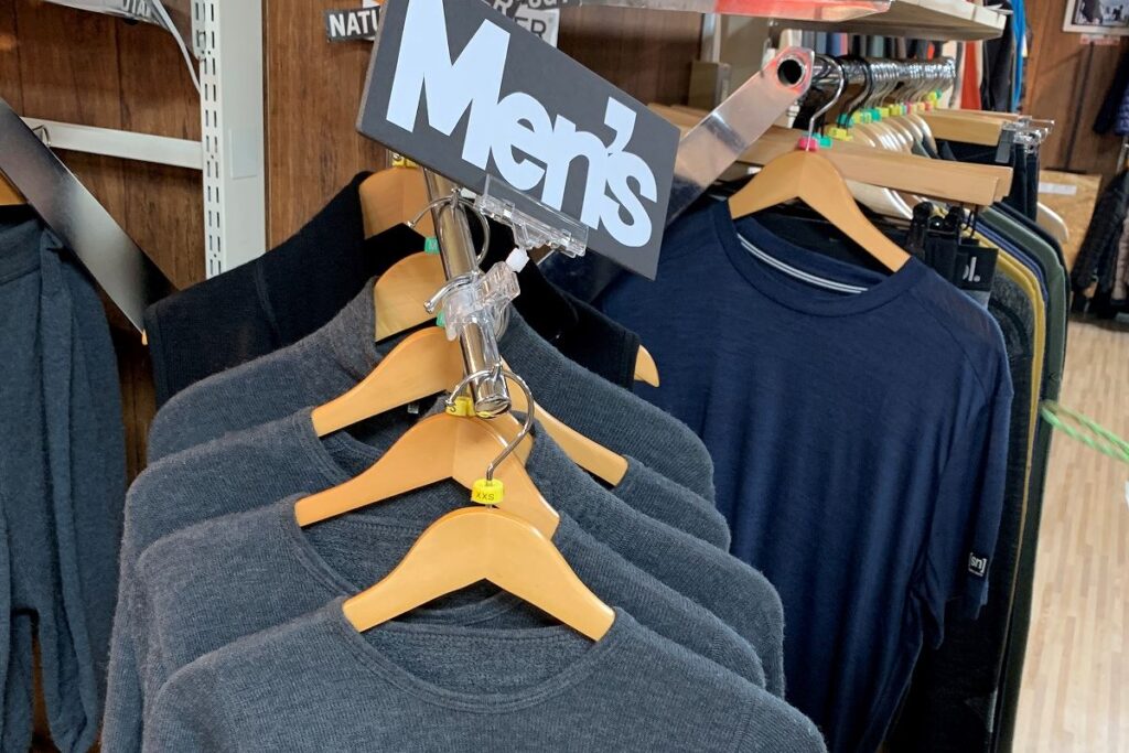 札幌市の山岳用品専門店「秀岳荘」白石店のアンダーウェアの売り場に並ぶ「Woolpower（ウールパワー）」商品