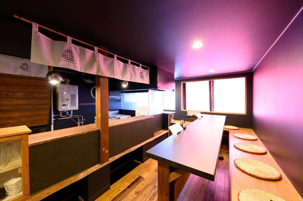 シンプルな内装でリラックスできる空間が特徴のBerry Berry Crazy （ベリーベリークレイジー）の店内