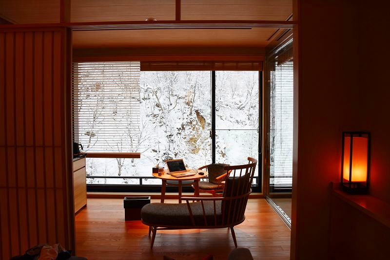 客室から眺めた外の雪景色