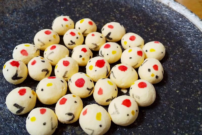 顔はすべて手書きという「たんちょうボーロ」