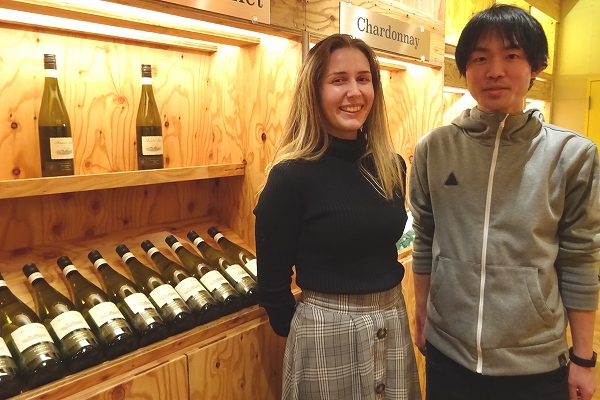 旧第四十七銀行で豪州ワイン販売＊小樽に来月　札幌の夫妻開業＊テサさん＊「楽しさ伝えたい」