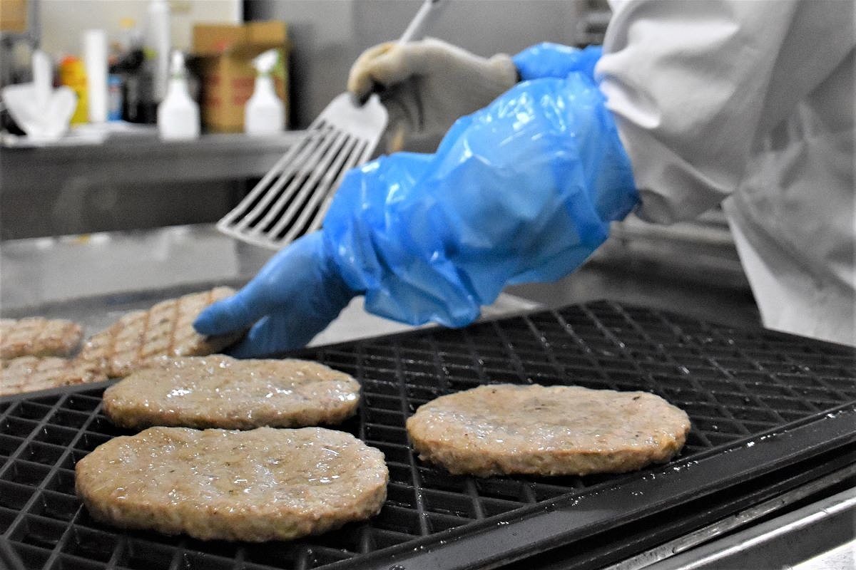 松尾ジンギスカン＊羊肉料理　レパートリー充実＊専用拠点稼働＊ソーセージ、つくねなど 20種考案