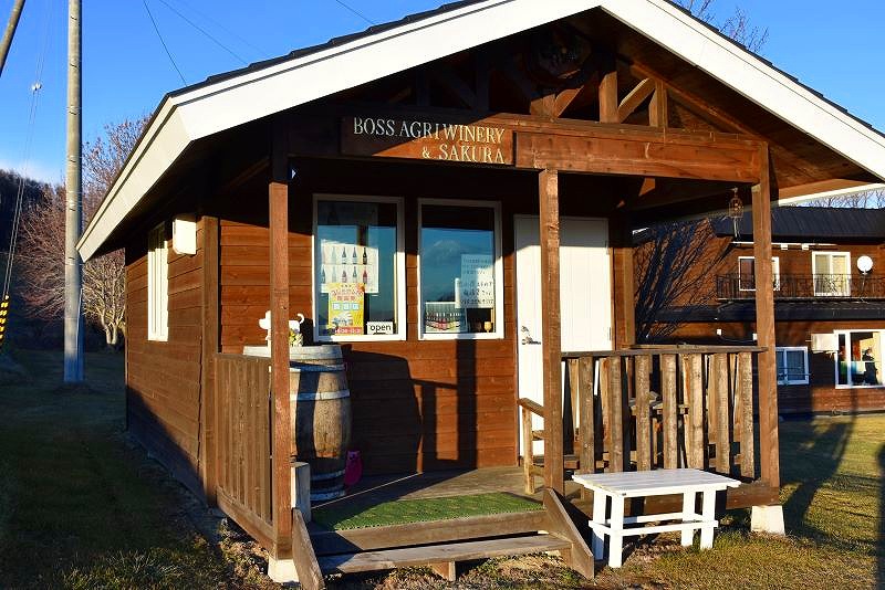 ボス.アグリ.ワイナリーにあるワインショップ外観