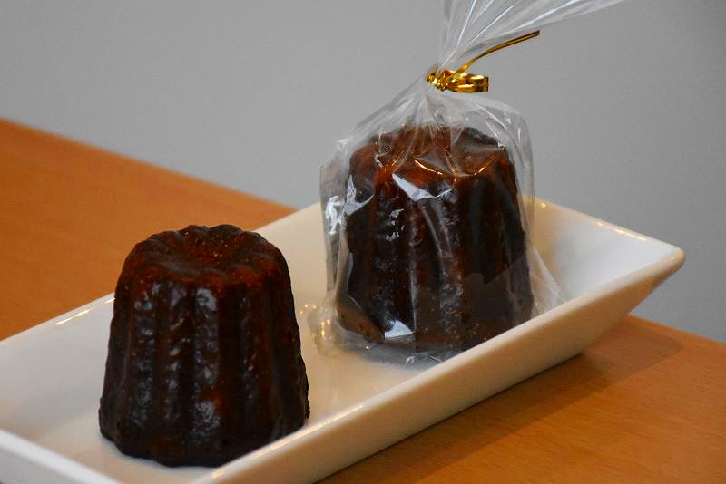 学院生が作るフランスの伝統的焼き菓子「カヌレ」