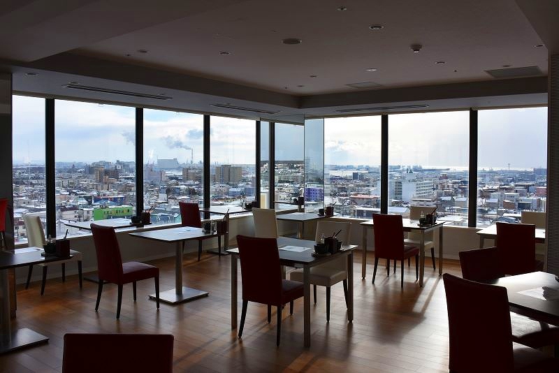 苫小牧を一望できる「新苫小牧プリンスホテル　和～なごみ～」の朝食会場
