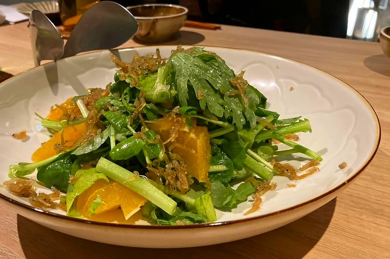 「クレソンと春菊、紅まどんなのサラダ」