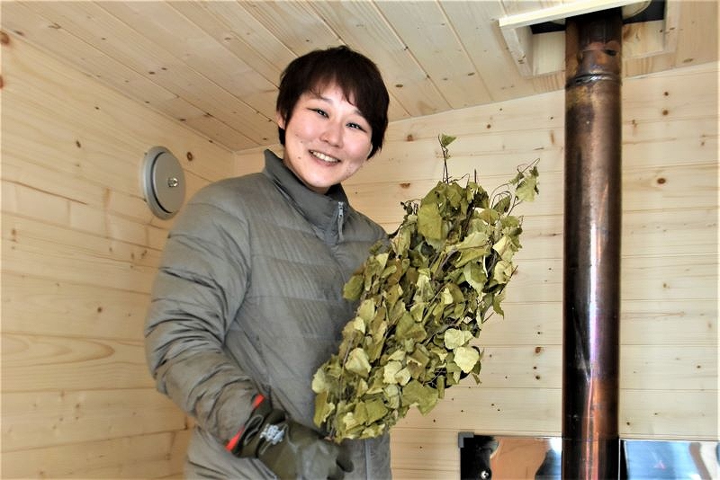 どこでもととのう　軽トラサウナ開発＊名古屋から移住の谷山さん＊荷台に下川町産材搭載＊お披露目イベントで好評