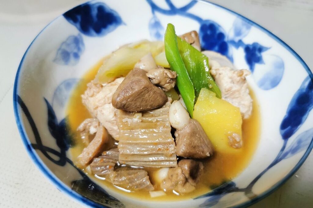 肝やちゅうを調理した煮物