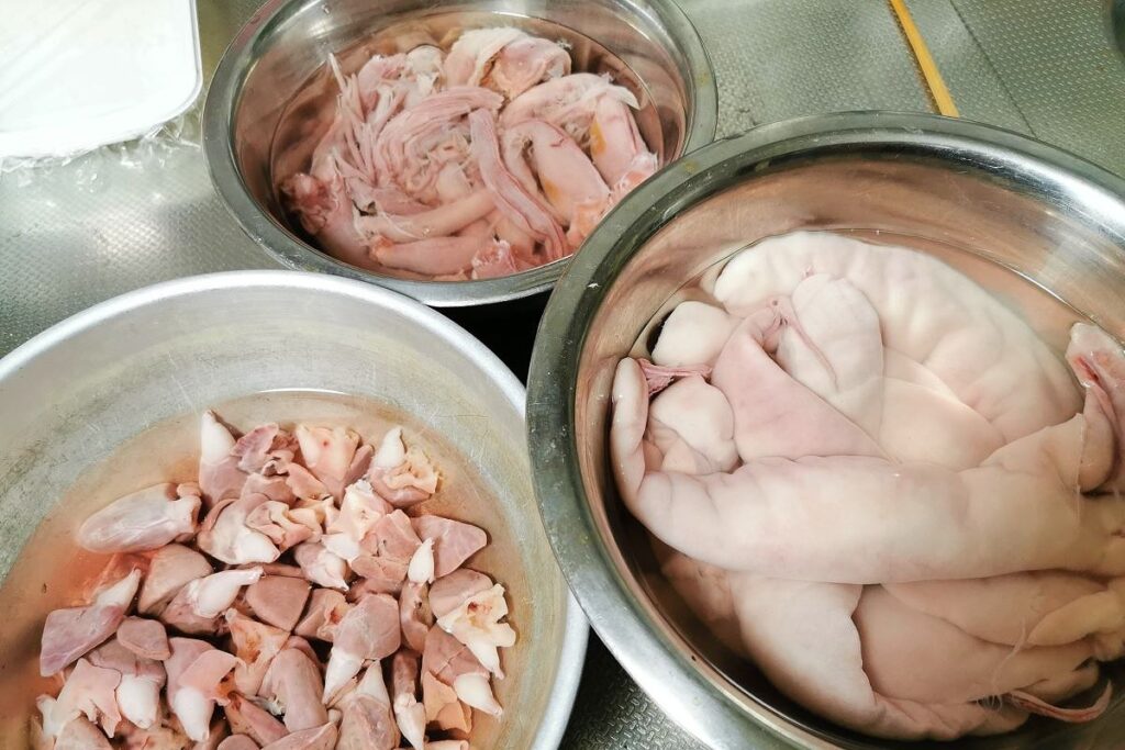 鮭の肝（左）、ちゅう（上）、白子（右）