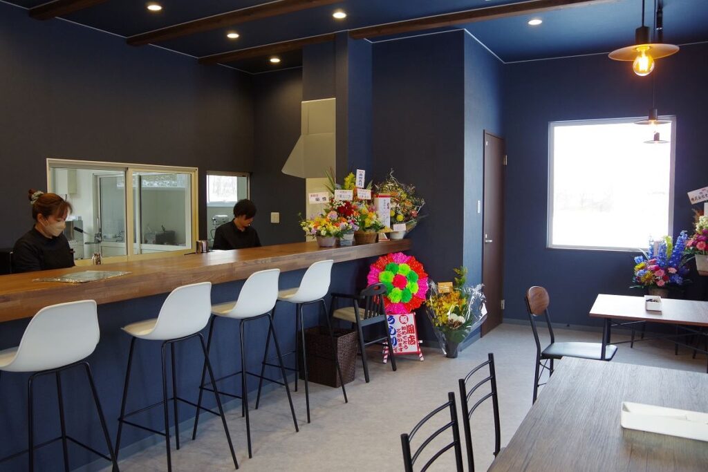 「カフェうしり」の店内