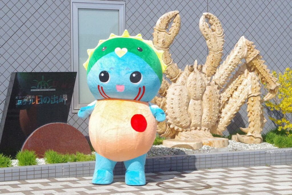 ホテル日の出岬の利用客を出迎える「いくらすじ子」