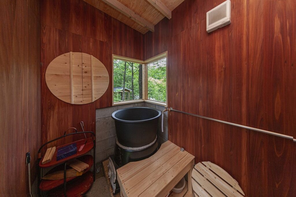 施設内にある五右衛門風呂