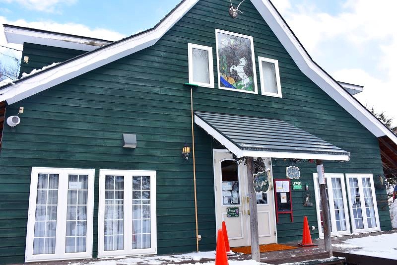 ワイナリーに隣接するカフェ&レストラン「ヴィーニュ」の外観