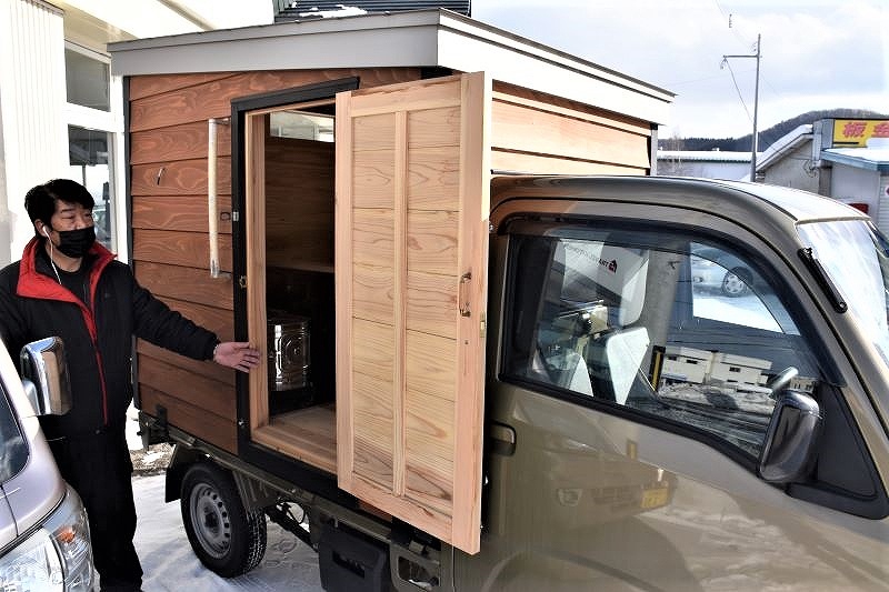 北見市留辺蘂町のフリーファクトリーに展示されているサウナカー