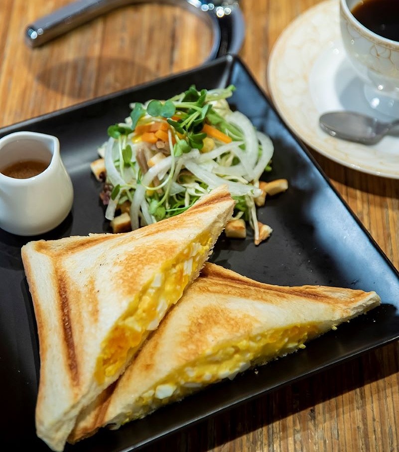 絆珈琲店（きずなコーヒー店）の「ホット玉子サンドモーニングセット」