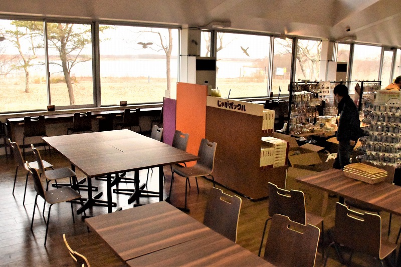 野鳥の楽園　眺め良く＊道の駅ウトナイ湖　改装オープン＊窓際にカウンター席／キッズスペース新設