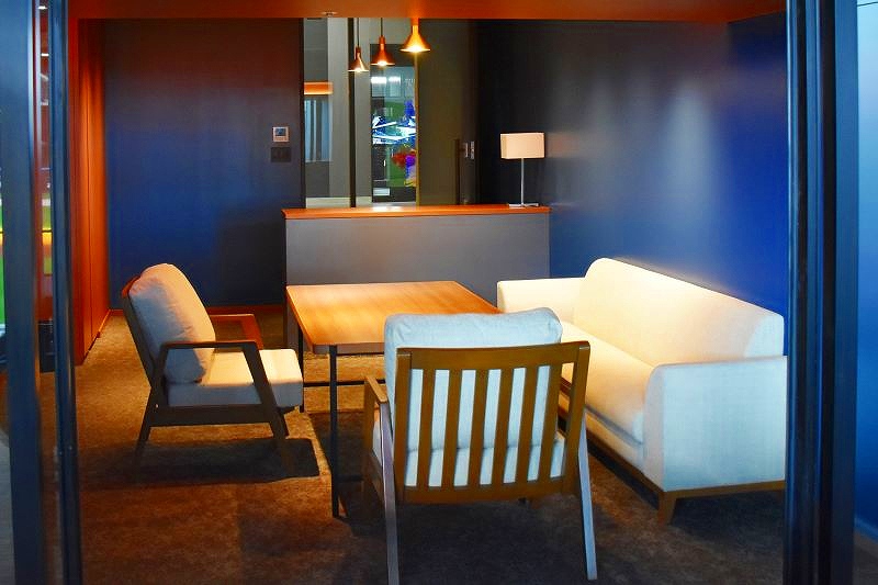 VIP席「バルコニースイート」の室内