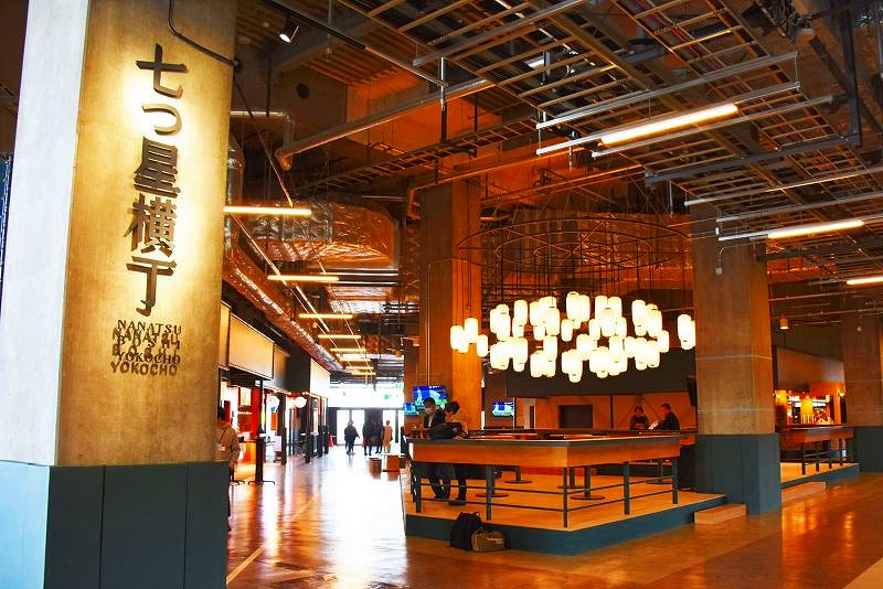 10の飲食店が入る「エスコンフィールド北海道」の「七つ星横丁」外観