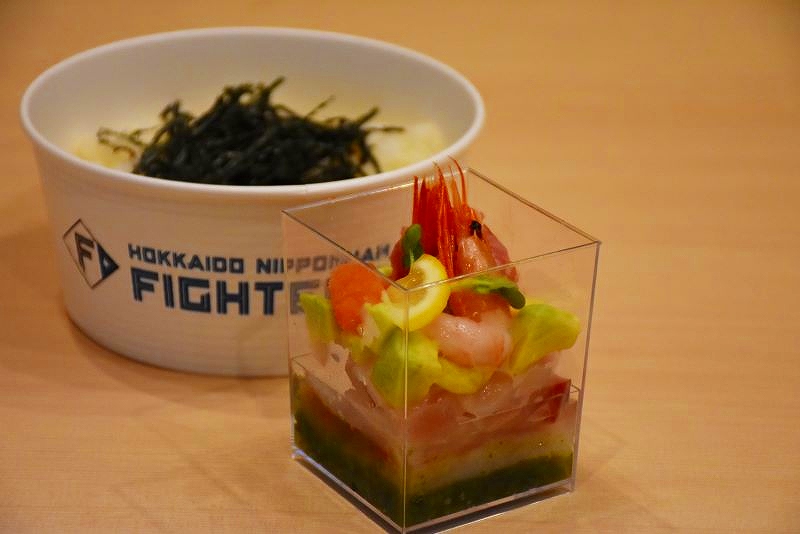 大衆割烹「銀座　三州屋」が提供する海の宝石箱（海鮮のっけ丼）