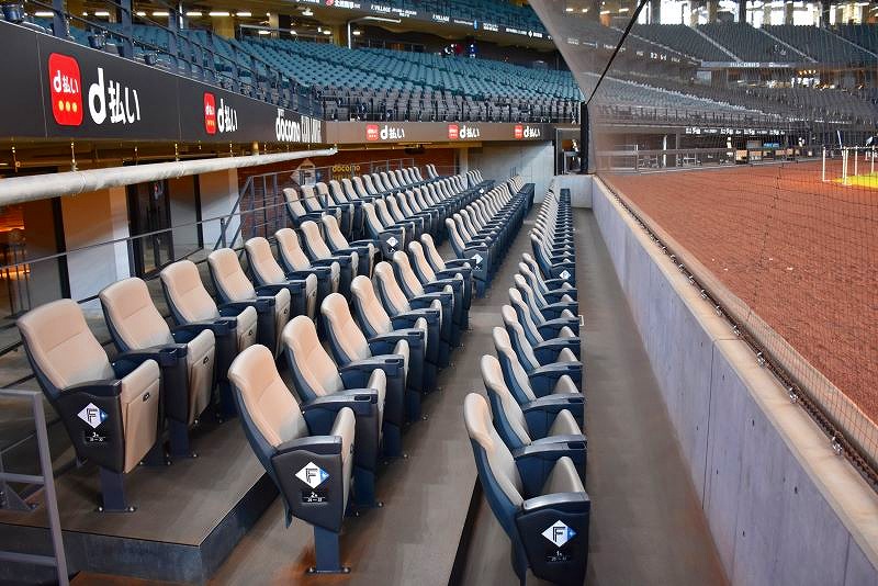 「エスコンフィールド北海道」の「ダグアウトクラブシート」