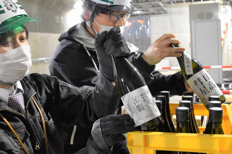 平取ダム内で地酒熟成＊平取、日高両町　２４０本保管し実証実験＊温度、湿度一定　まろやかな味期待