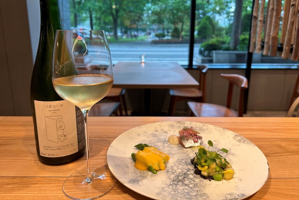 「くまコーラ2021 山田堂 ナイアガラ」とおまかせ前菜プレート