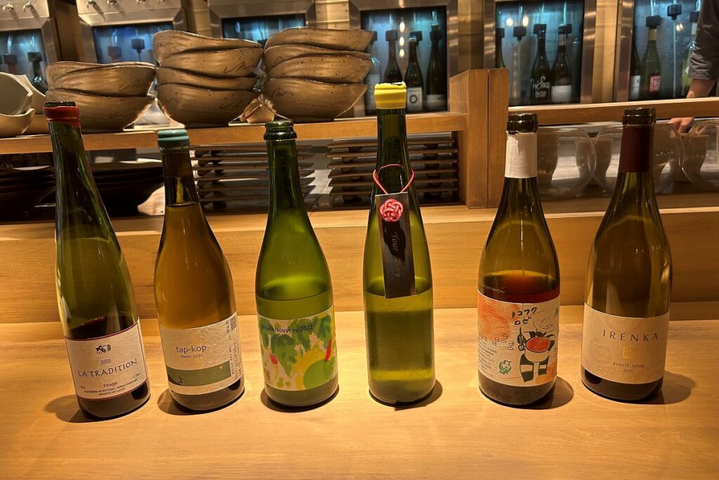 仕入れによって変わるという「うぉんたな VARIO」で提供される道産ワイン(6本)