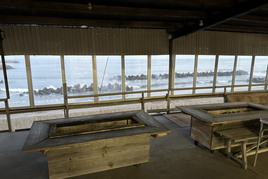 窓から太平洋を望める店内