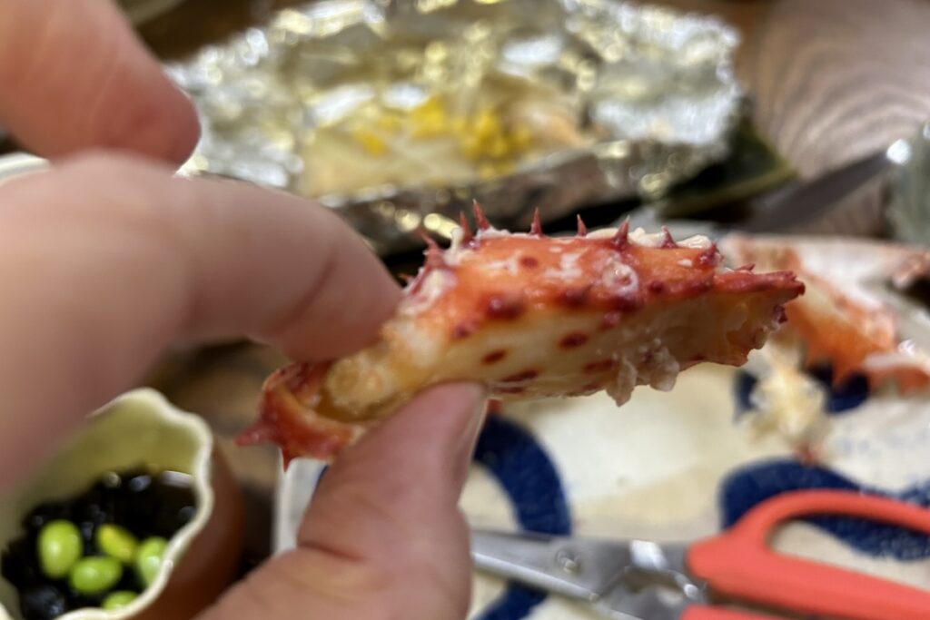 殻のトゲトゲの中にも身が入っているのを発見