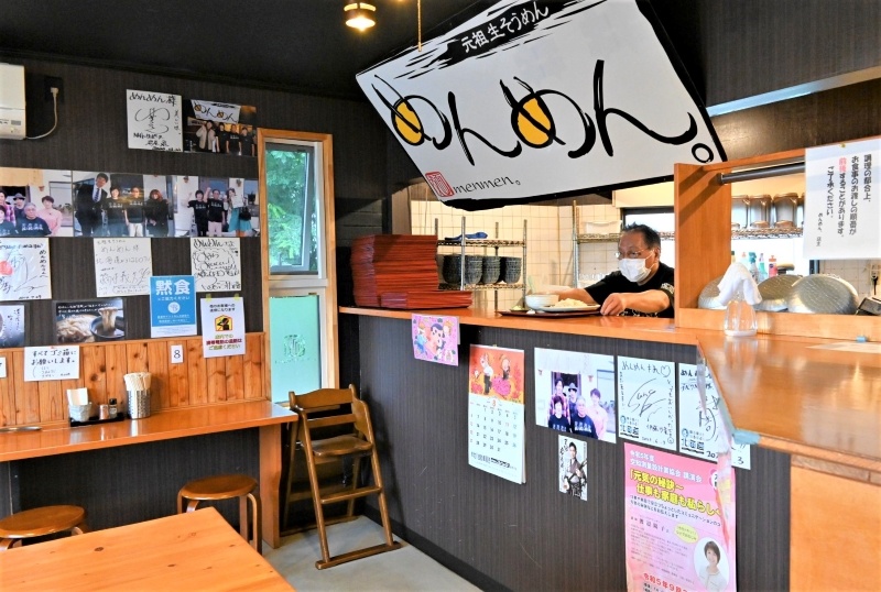 「めんめん。」の店内。お昼時には市内外の客で連日満席になる
