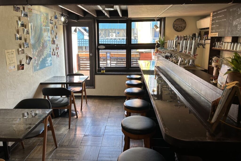 創成イーストの「M’s二条横丁」にある「モヤモヤベース」の店内