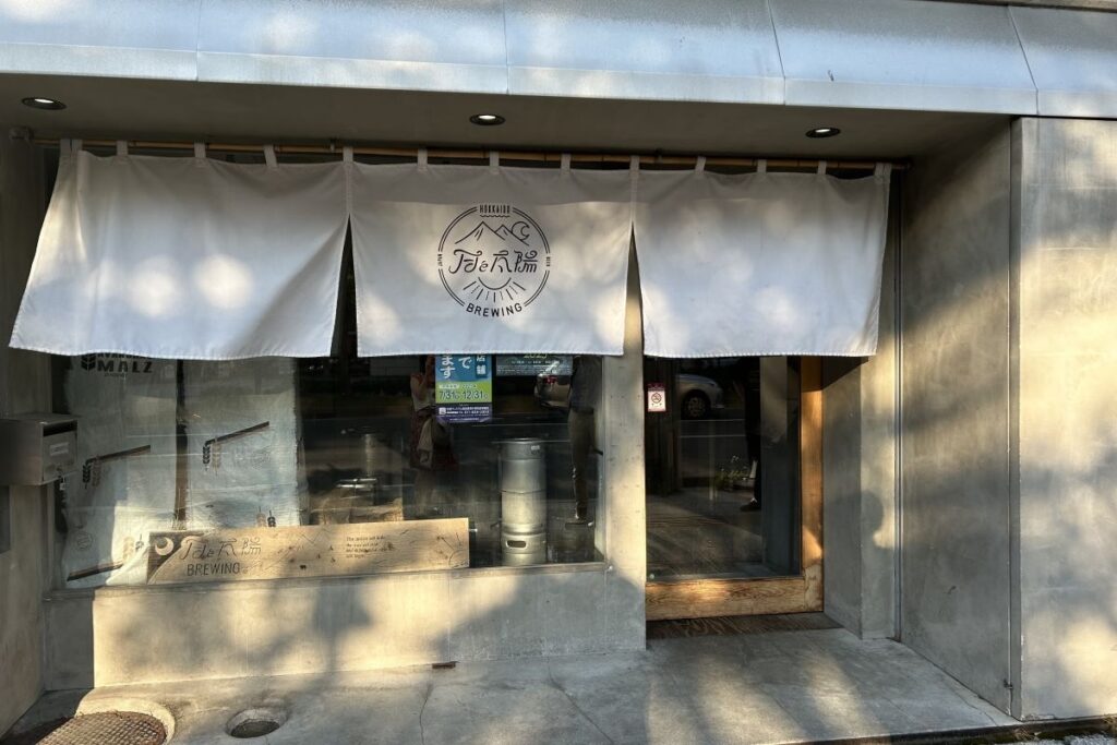 二条市場近く、創成川沿いにある「月と太陽BREWING 本店」