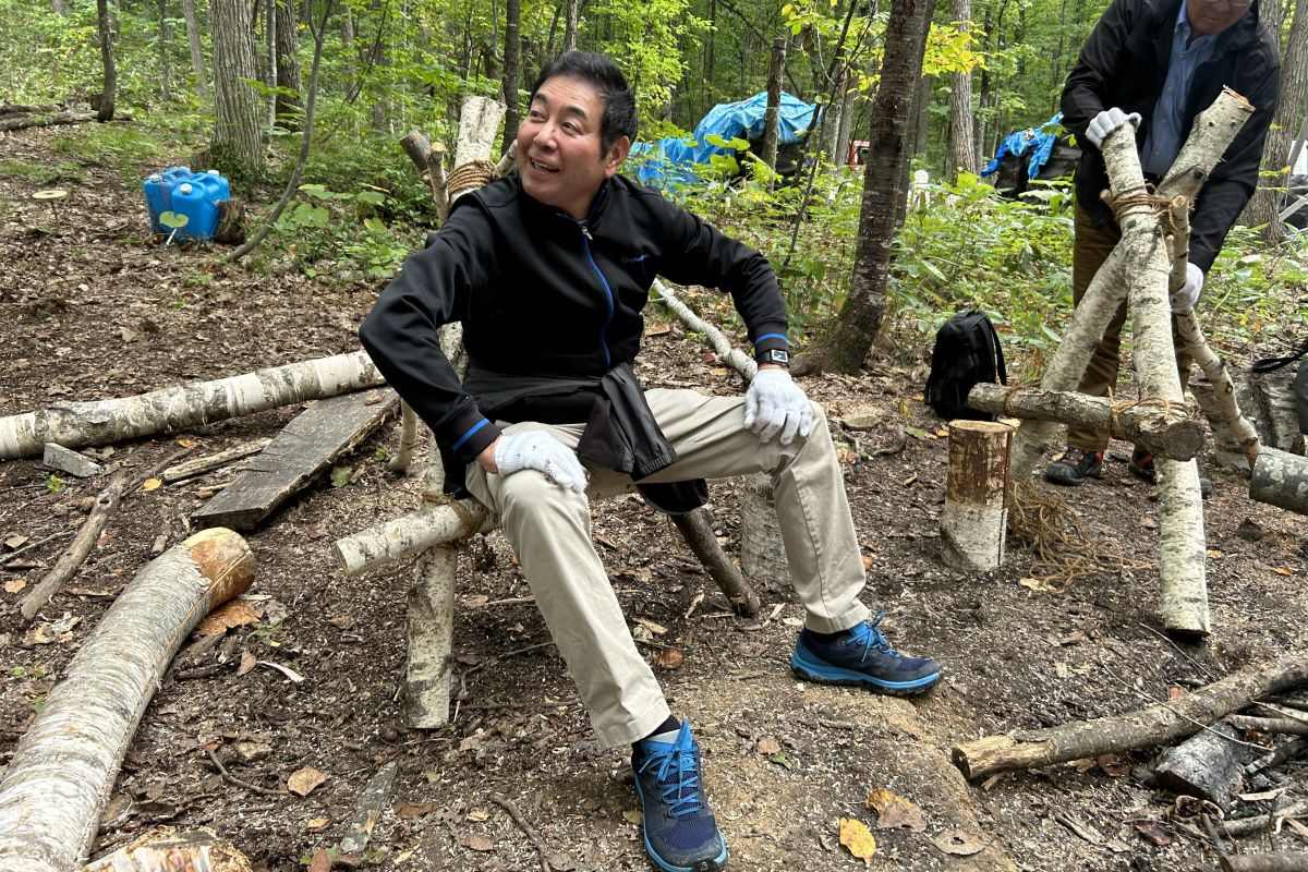 「里山」で遊び、環境や家具作り、林業を学ぶ　旭川・突哨山と東川町でモニターツアー