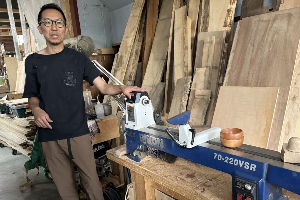 端材活用のため、小助川さんが導入した旋盤用の機械