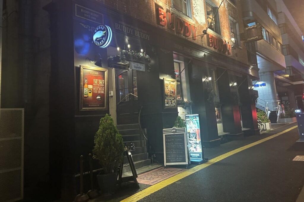 創成川沿いに建つ趣のある赤レンガづくりの「BADY　BADY」