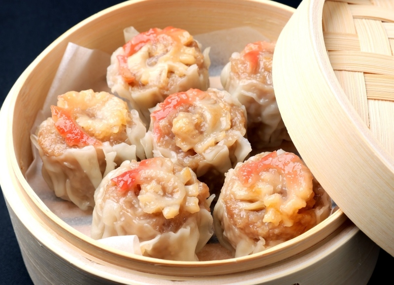 1番人気の「ホッキしゅうまい」。「しゅうまいの日」と定めた毎週土曜には、シューマイを求める人の列ができる