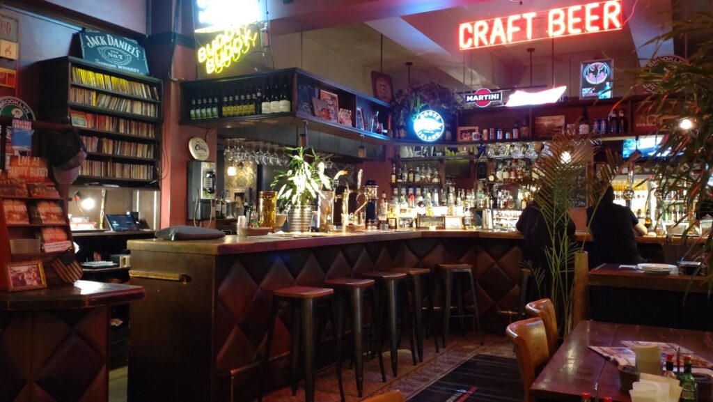 米国・ニューオーリンズのレストランを思わせる店内