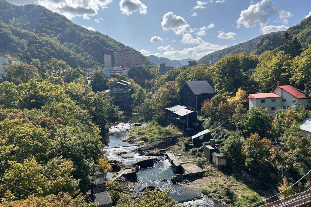 定山渓大橋から眺める上流側