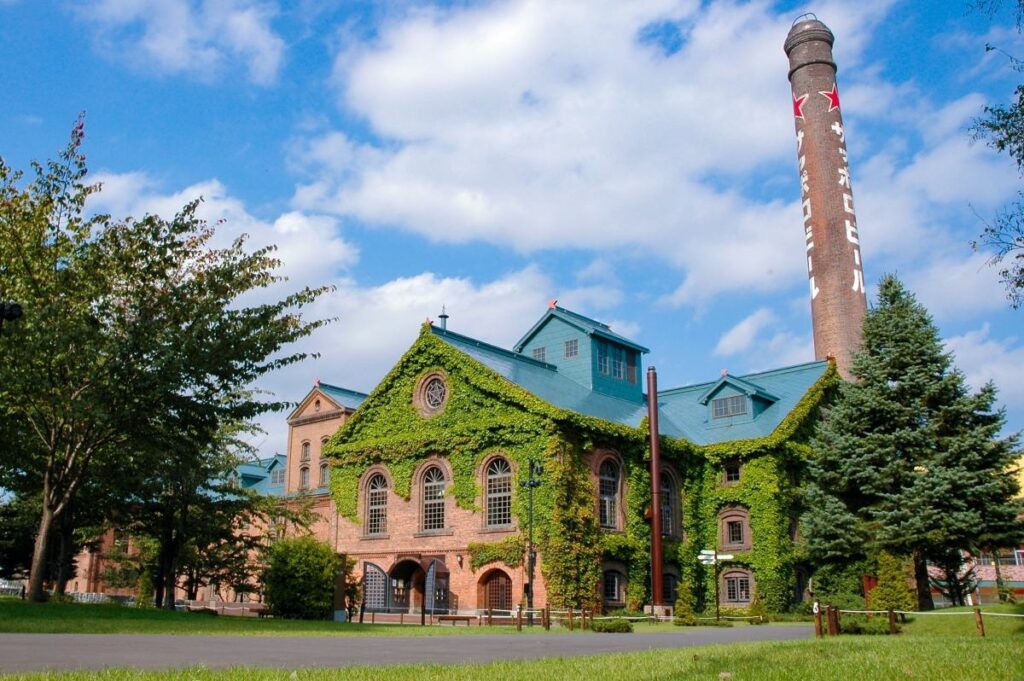 かつて大麦を発芽させる「麦芽工場」として使われていた「開拓使館」