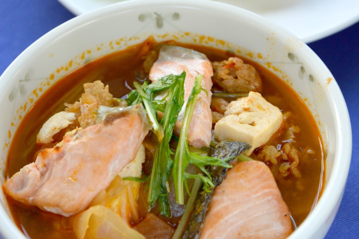 〈旬！を味わう〉秋サケ＊ピリ辛キムチ汁で体ぽかぽか＊脂控えめ　バターと好相性